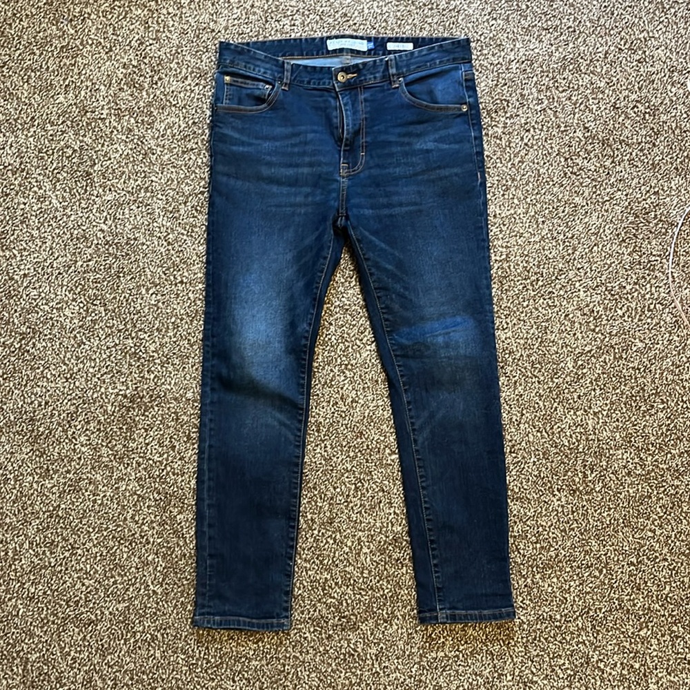 Peter Manning skinny fit dark wash distressed jeans 33x 28 (actually. 34x27)